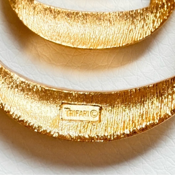 Crown Trifari gold tone enamel long excellent condition - Picture 8 of 11